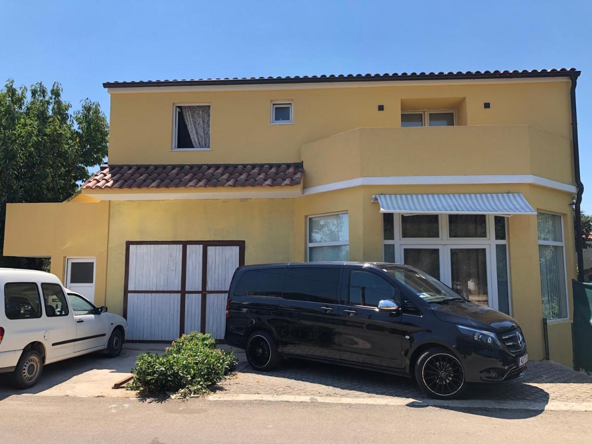 Apartmani Bm 比奥格勒·纳·莫鲁 外观 照片